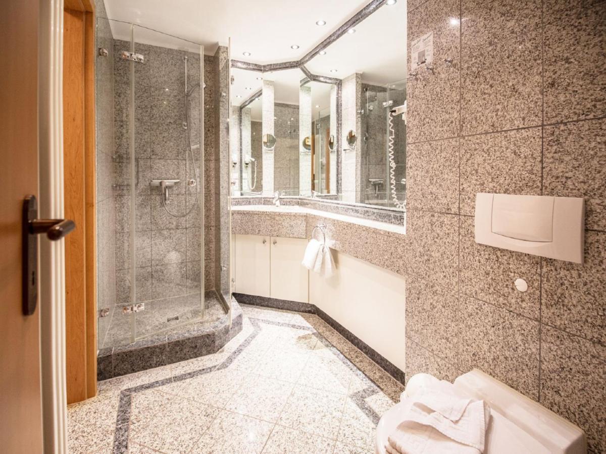Komfort Mit 1 Schlafzimmer Und Balkon Im Obergeschoss 180